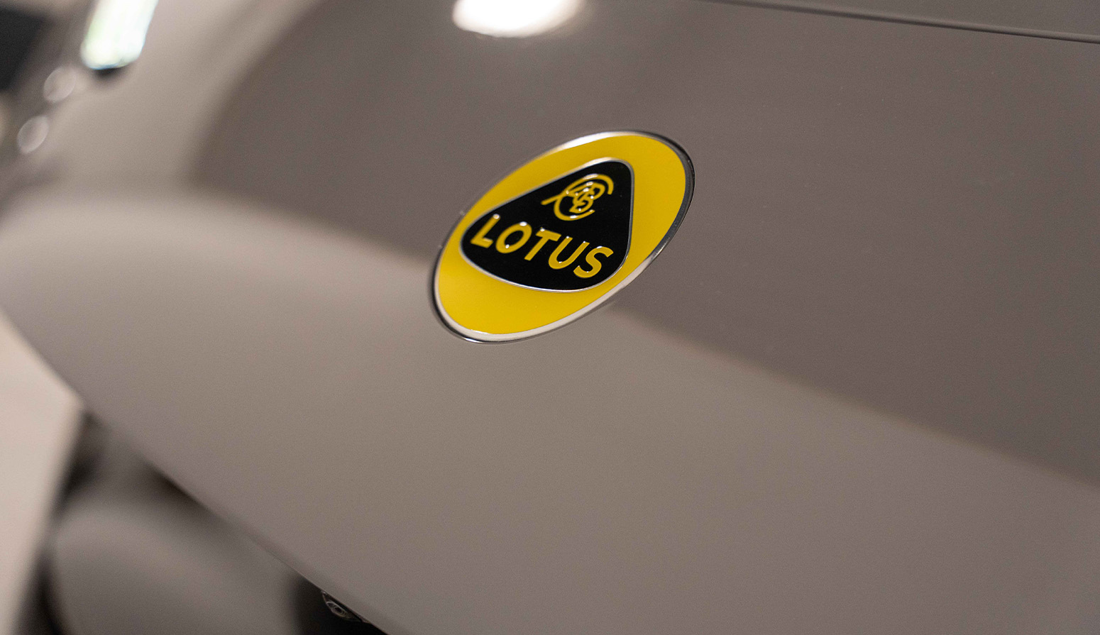 Lotus Eletre SUV 100% électrique Gris - Théobald Nancy