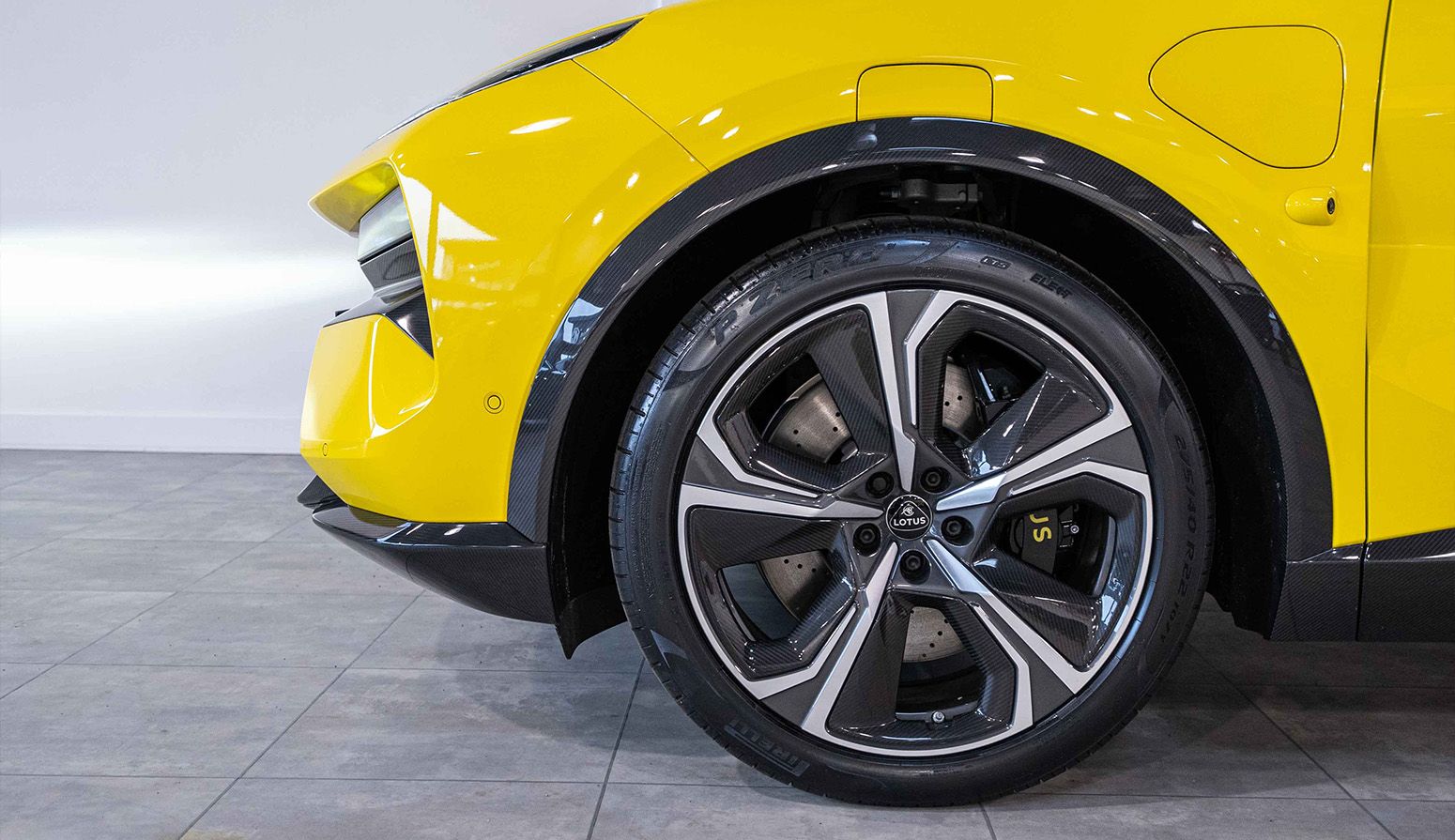 Lotus Eletre SUV 100% électrique Jaune - Théobald Nancy